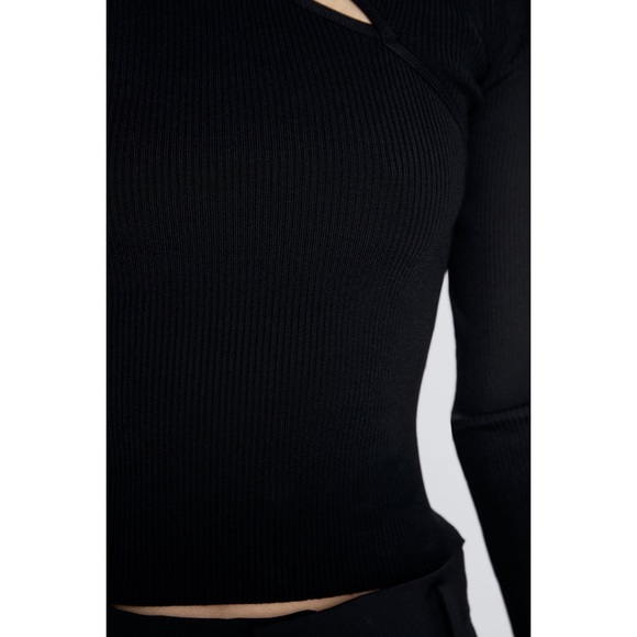 🚫SOLD🚫 ZARA Cut Out Top - Picture 7 of 8